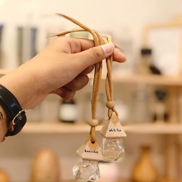 Tinh dầu thơm treo xe hơi