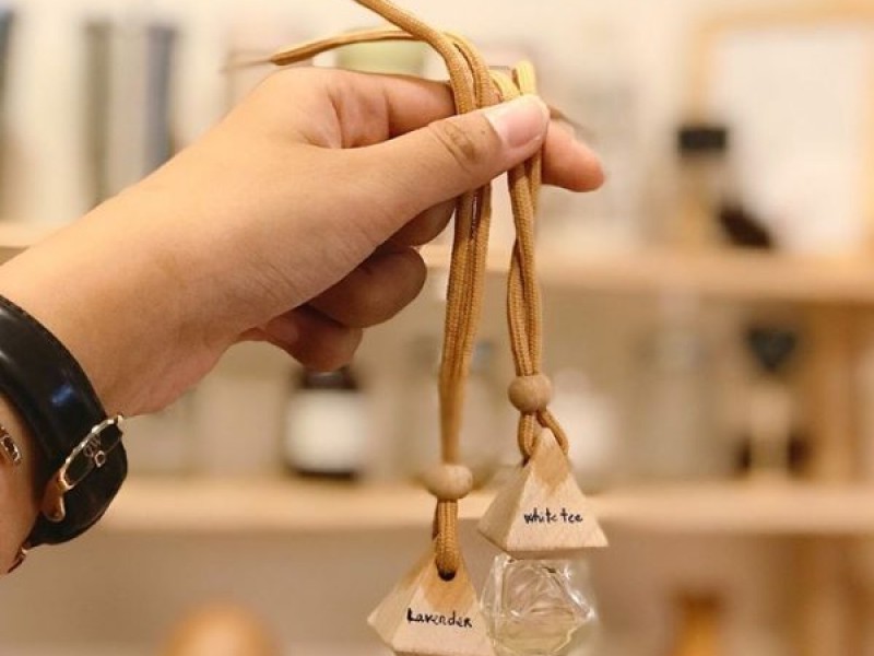 Tinh dầu thơm treo xe hơi